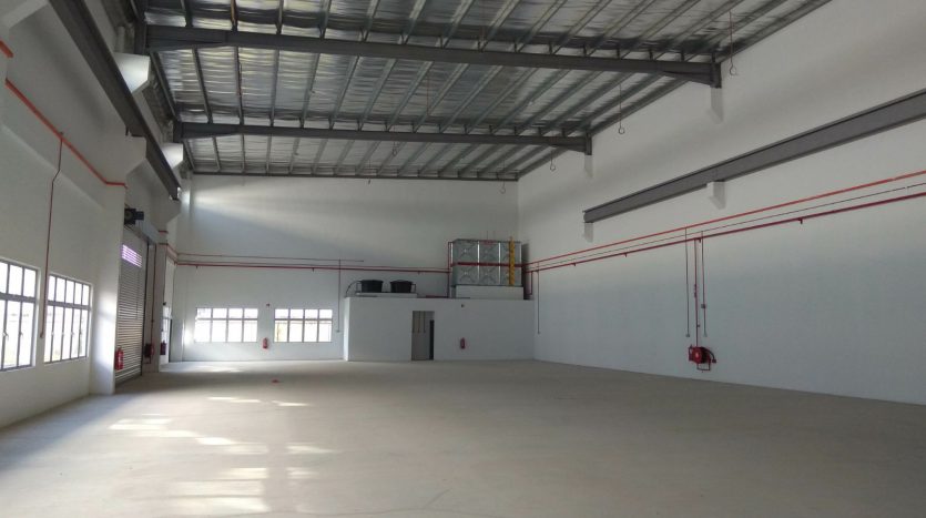 Single Storey Semi Detached Factory At Desa Cemerlang For Rent