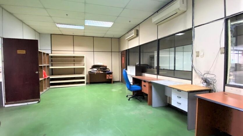 Tebrau Detached Factory with 1000 AMP Power Supply For Rent